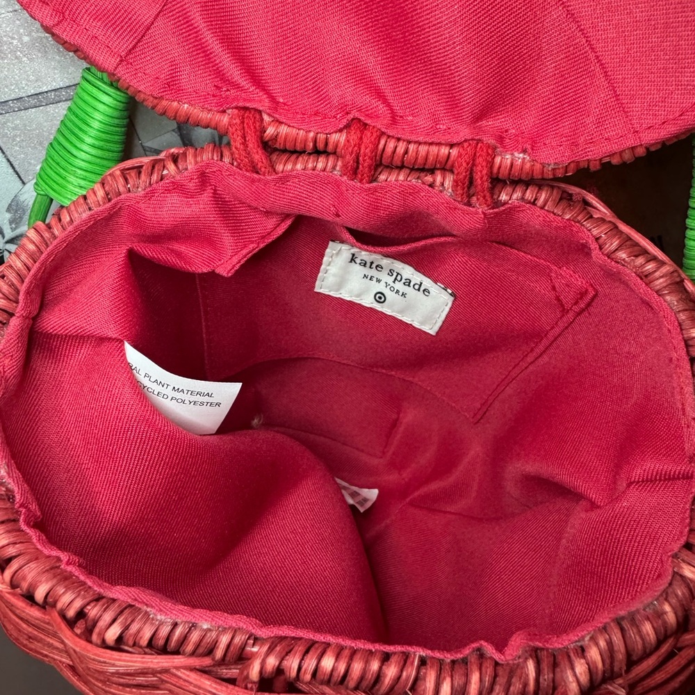 Kate Spade Mini Strawberry Bag in Red & Green w/ Purse Charm NWT - Picture 2 of 9
